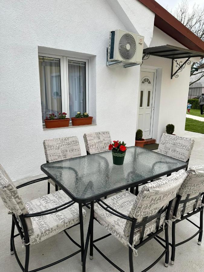 Apartmani Emily & Jully Niksic ภายนอก รูปภาพ