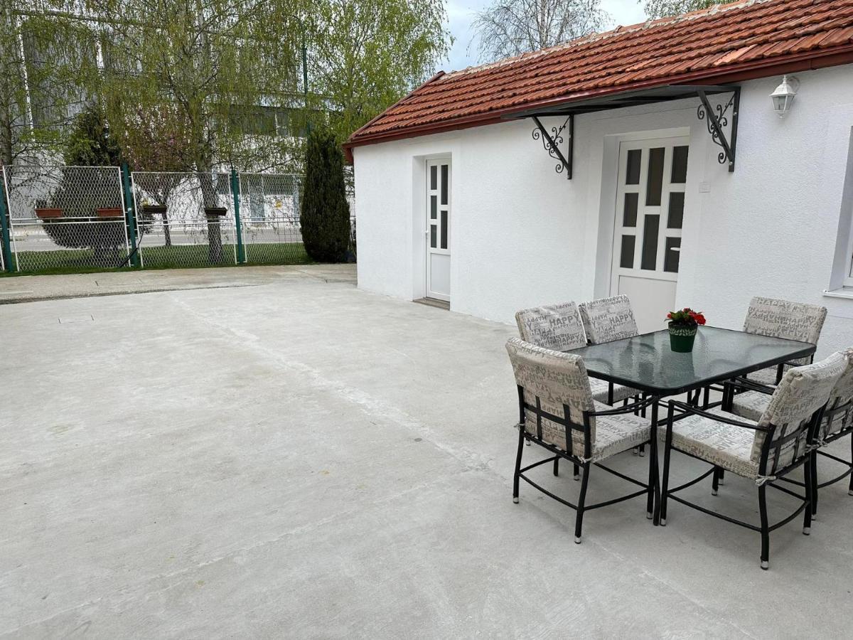 Apartmani Emily & Jully Niksic ภายนอก รูปภาพ