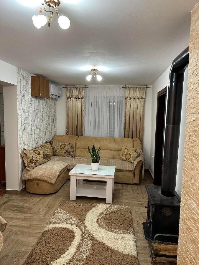 Apartmani Emily & Jully Niksic ภายนอก รูปภาพ