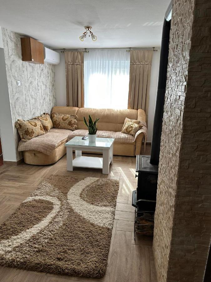 Apartmani Emily & Jully Niksic ภายนอก รูปภาพ