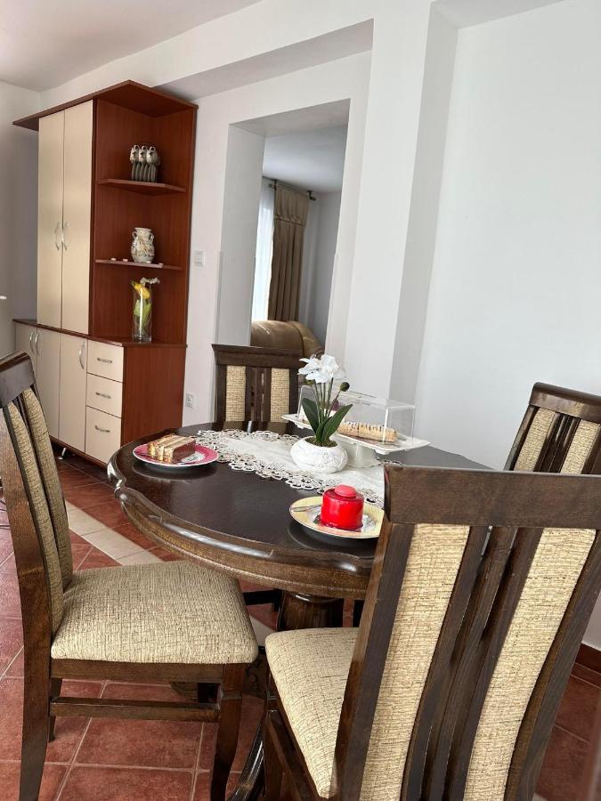 Apartmani Emily & Jully Niksic ภายนอก รูปภาพ