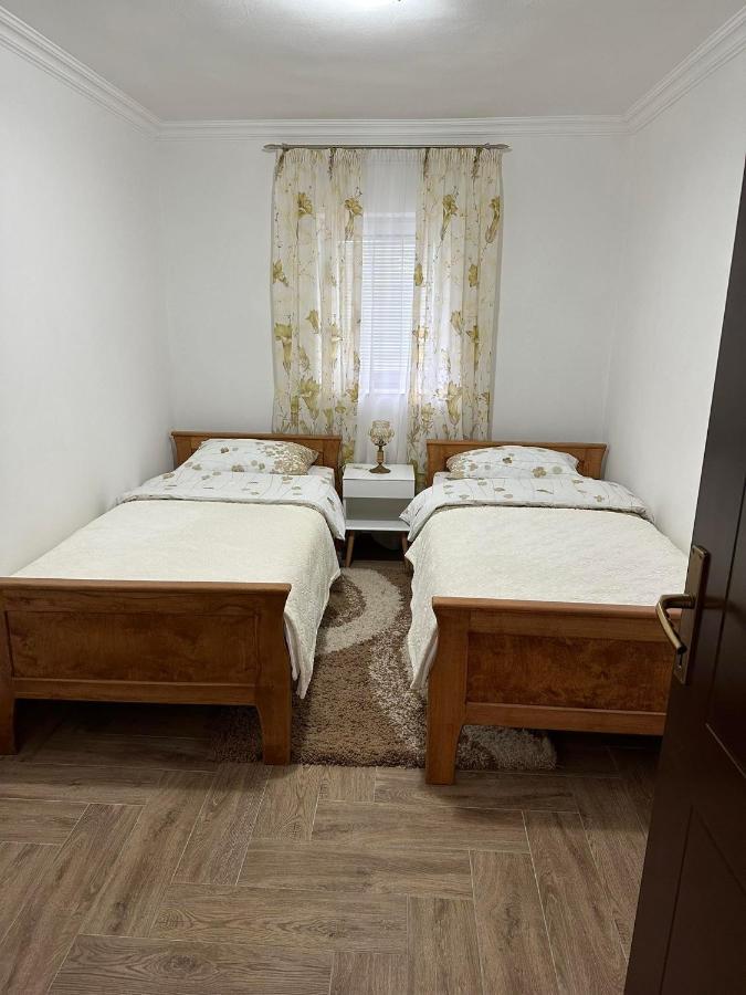 Apartmani Emily & Jully Niksic ภายนอก รูปภาพ