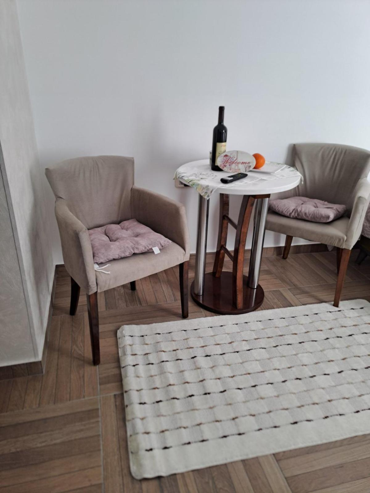 Apartmani Emily & Jully Niksic ภายนอก รูปภาพ