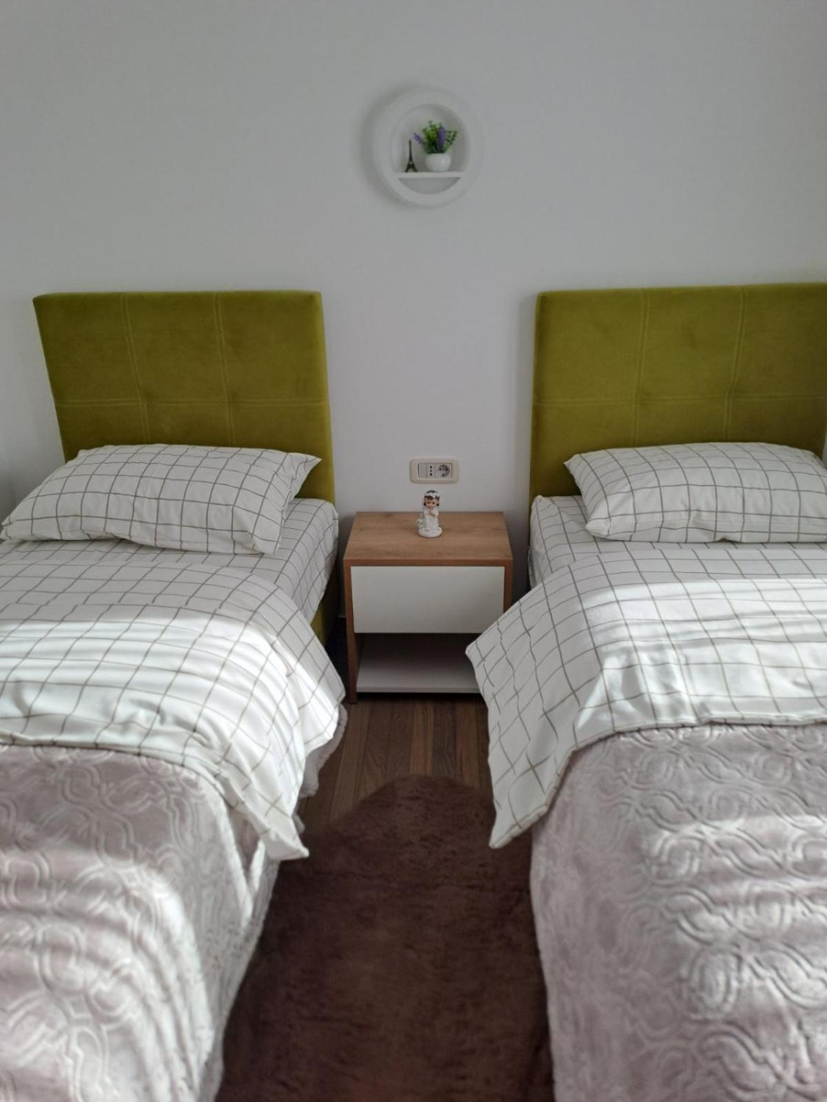 Apartmani Emily & Jully Niksic ภายนอก รูปภาพ