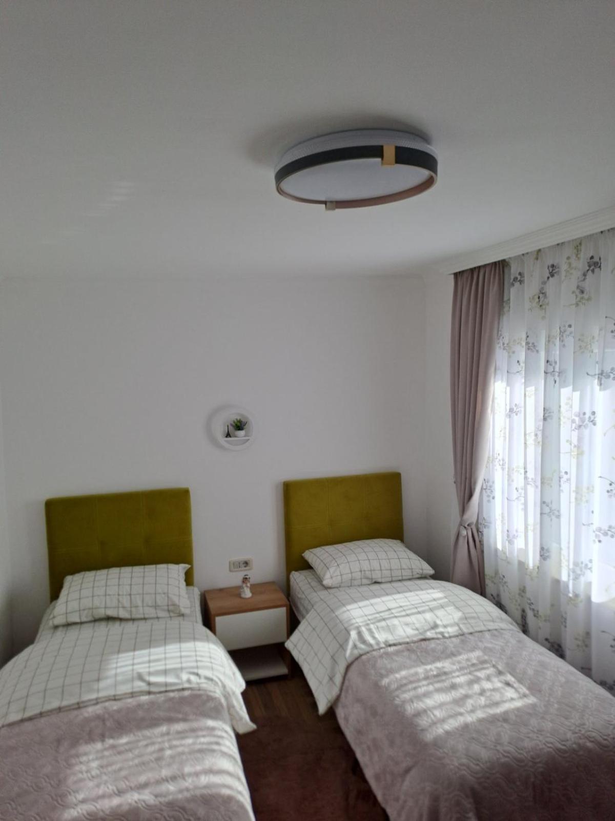 Apartmani Emily & Jully Niksic ภายนอก รูปภาพ