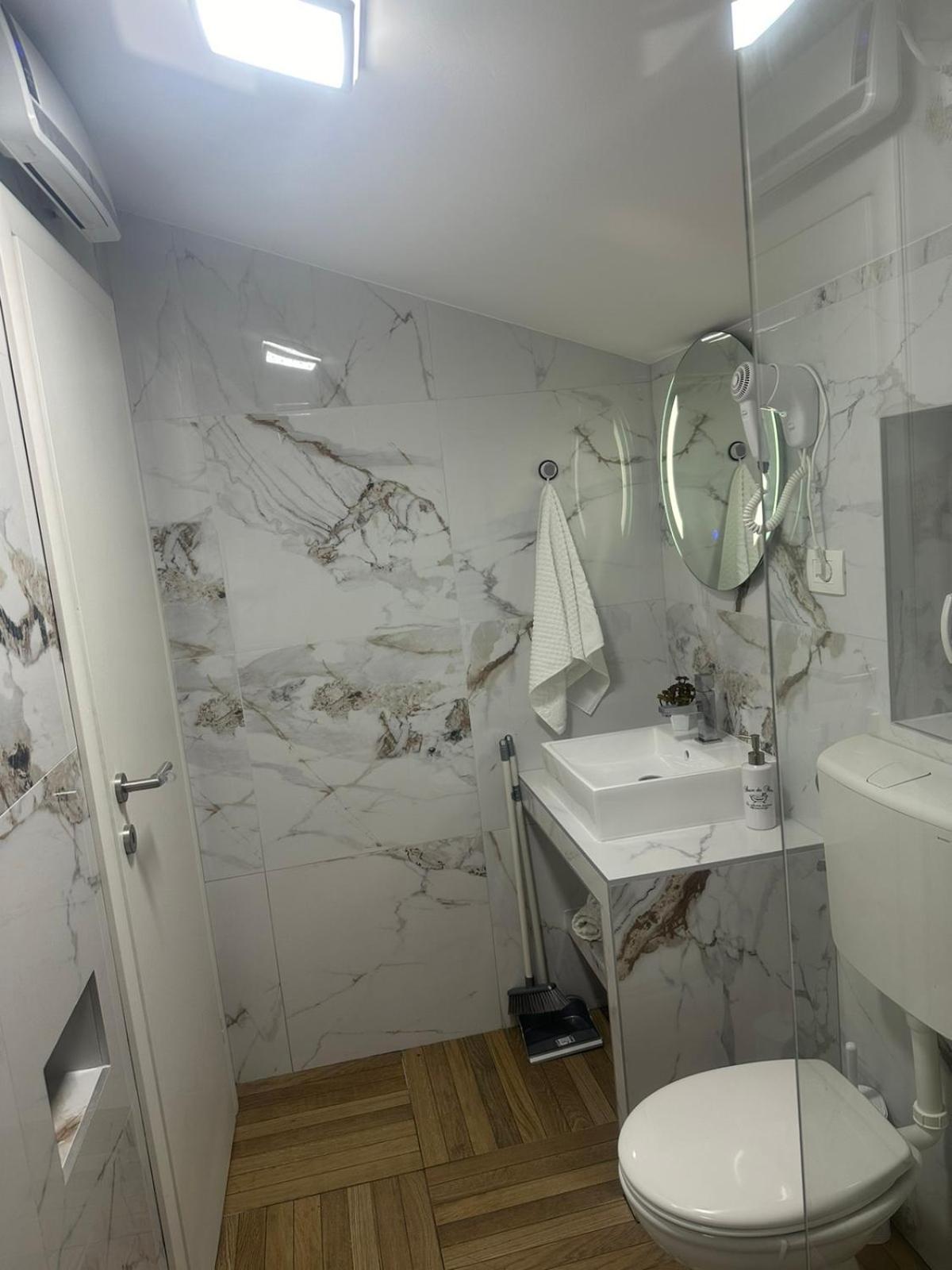 Apartmani Emily & Jully Niksic ภายนอก รูปภาพ