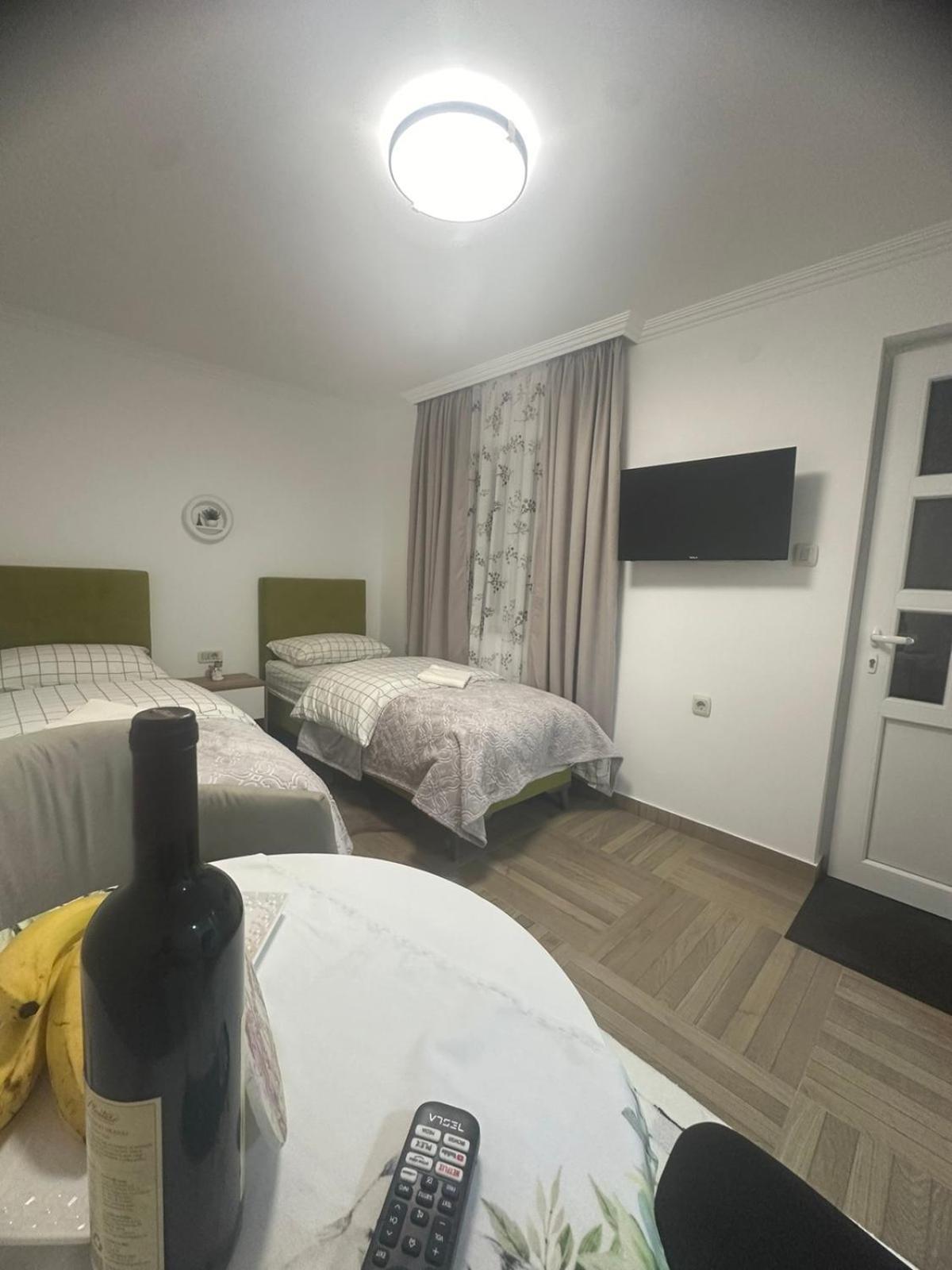 Apartmani Emily & Jully Niksic ภายนอก รูปภาพ